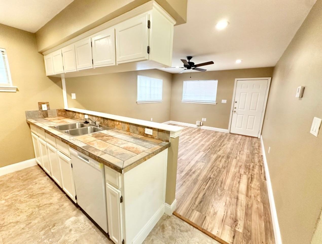 2306 W Hickory St - Photo 4 of 13