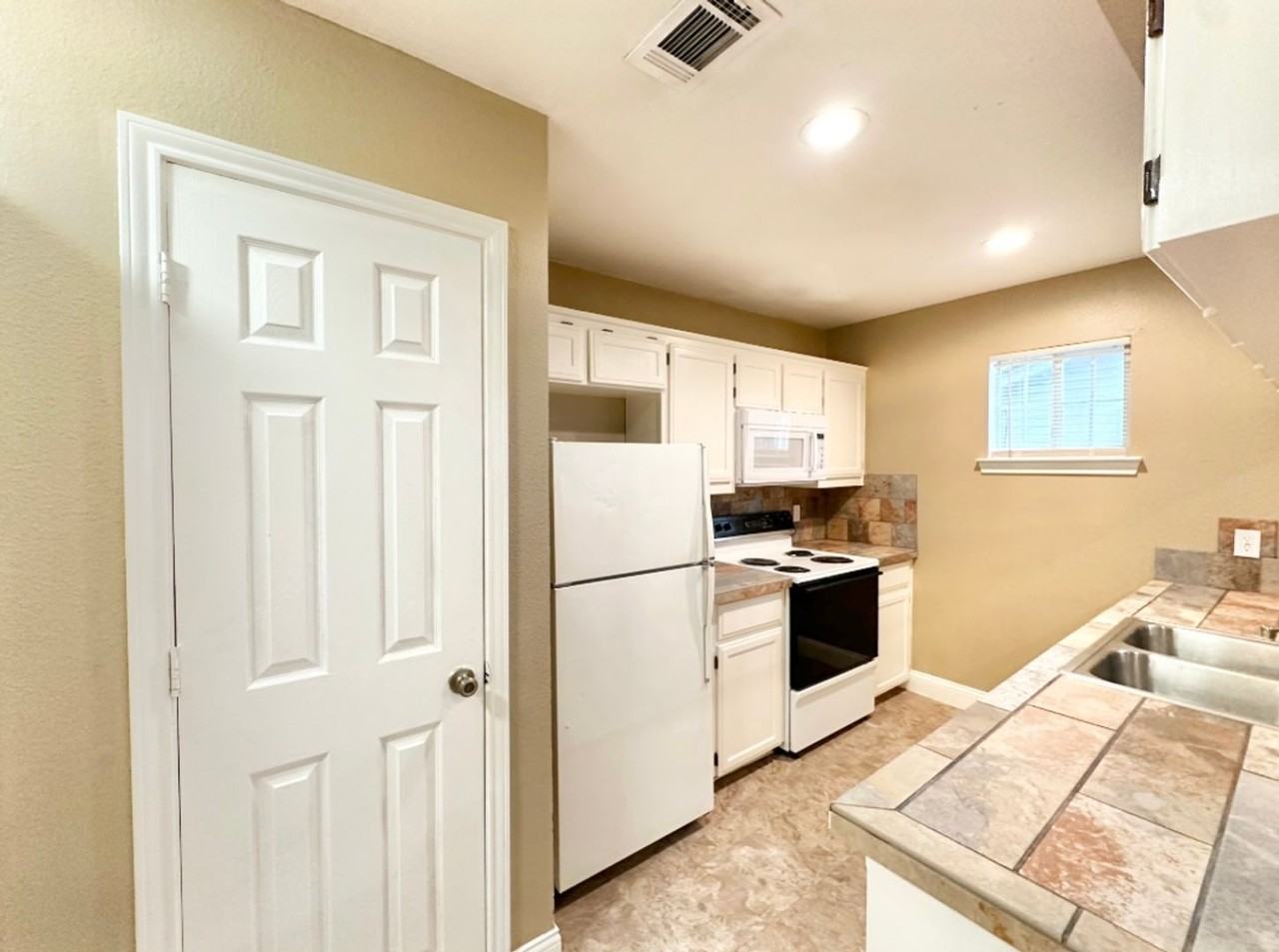 2306 W Hickory St - Photo 7 of 13