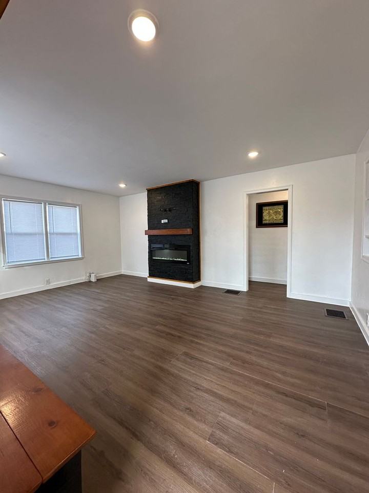 1404 W Bethel Ave - Photo 4 of 37