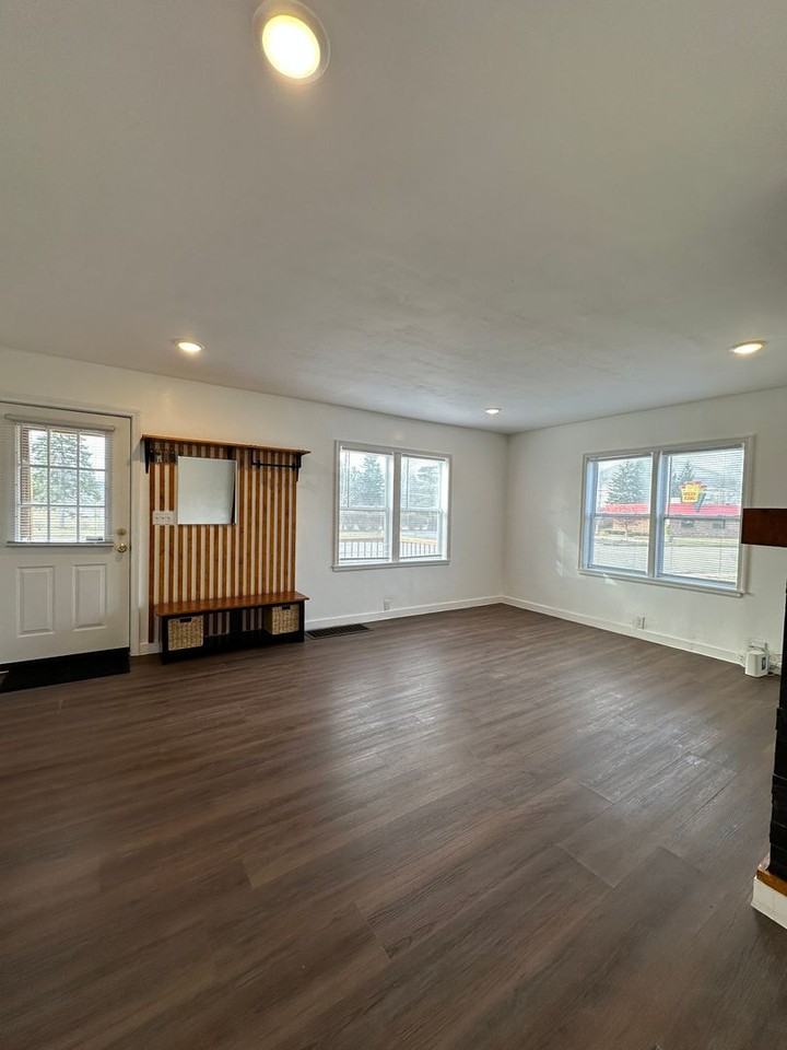 1404 W Bethel Ave - Photo 6 of 37