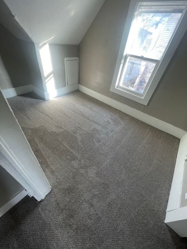 3260 N 13th St - Photo 3 of 4