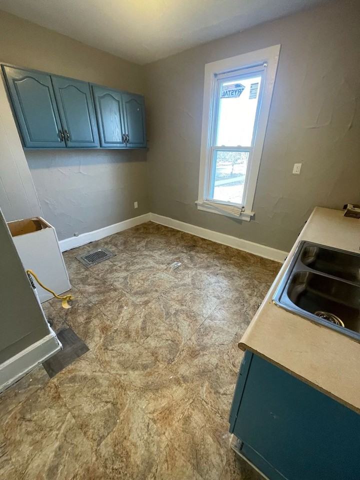 3260 N 13th St - Photo 4 of 4