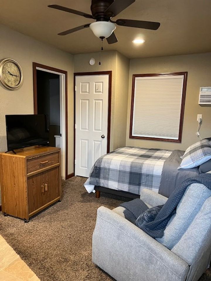 Mark V Apartments - Photo 3 of 6