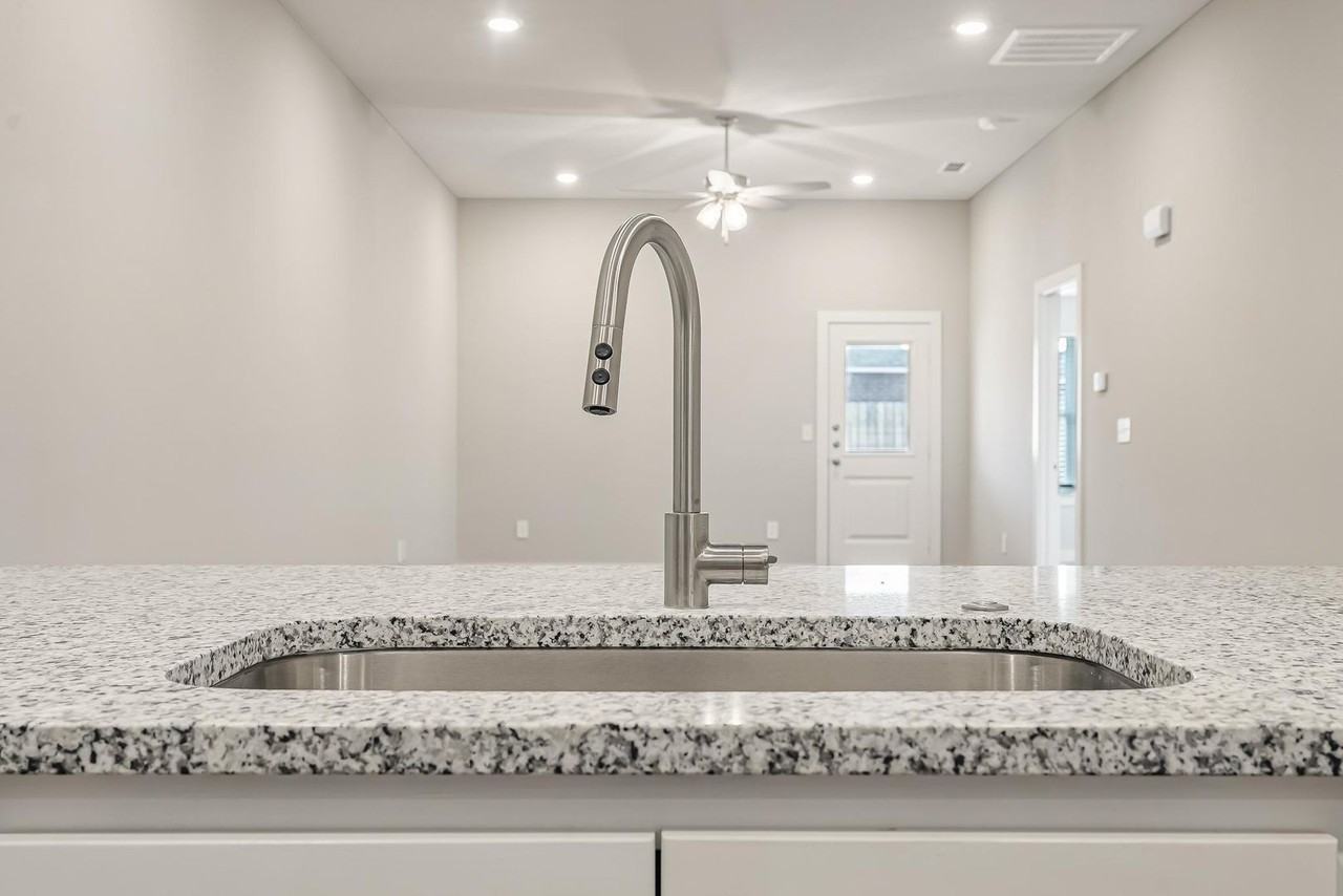 9510 Spirit Ave - Photo 6 of 35