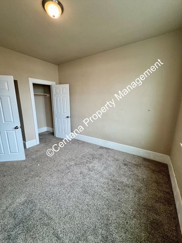 1002 S Montana St - Photo 2 of 16