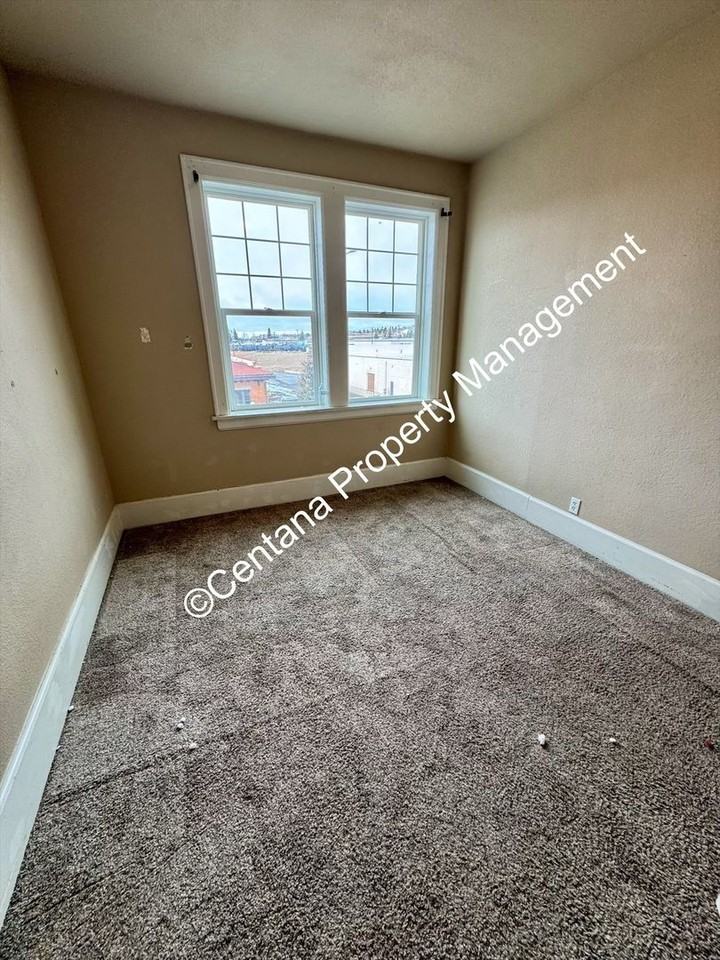 1002 S Montana St - Photo 3 of 16