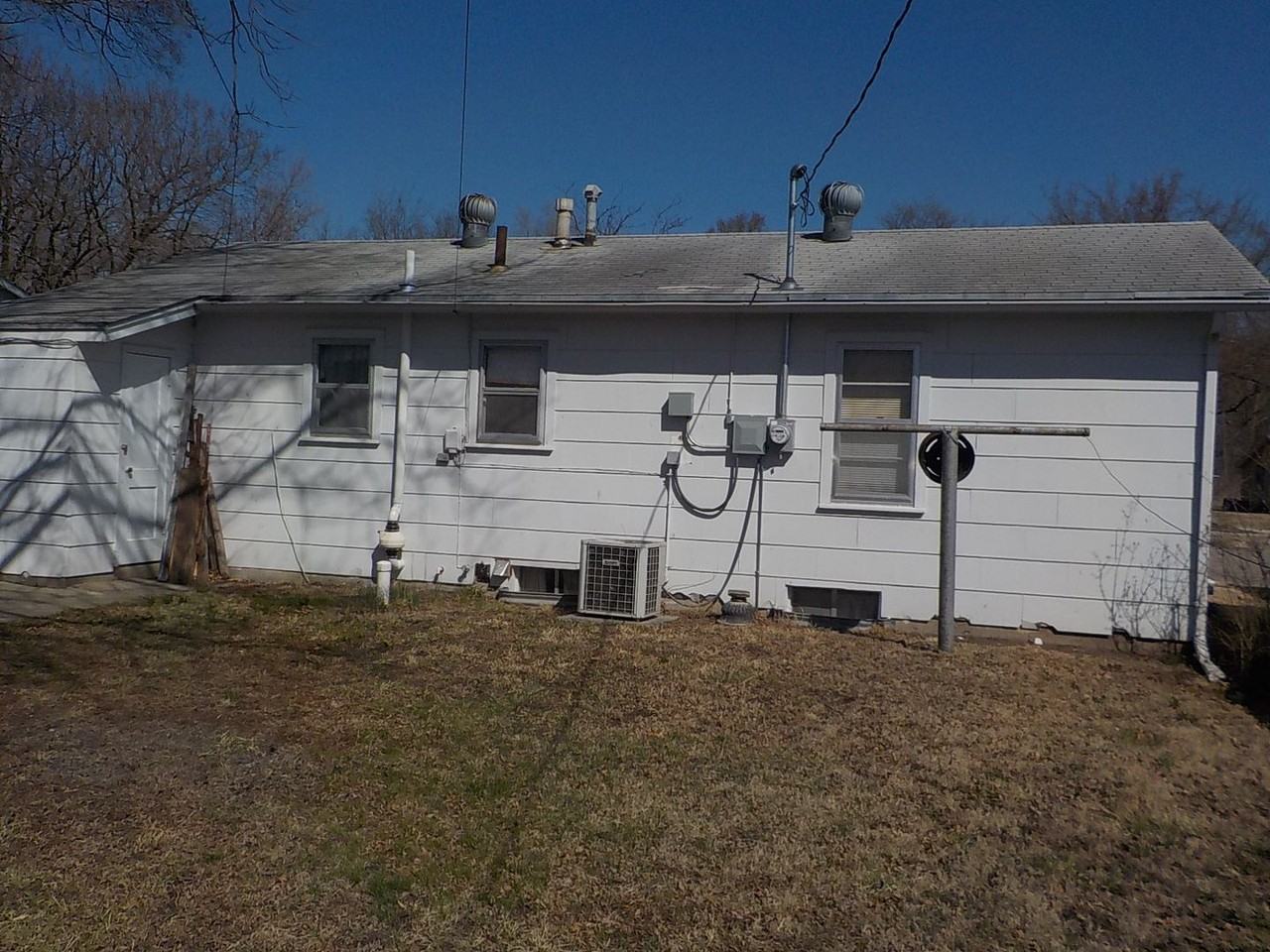 1031 Moss Cir - Photo 3 of 21