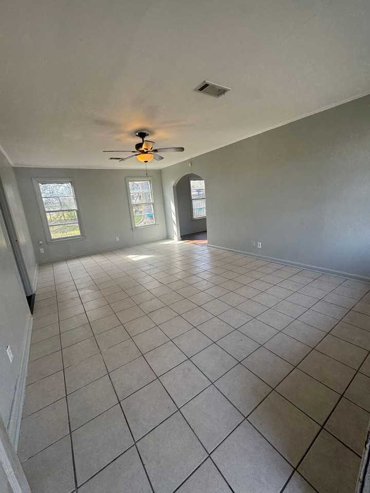 2417 Devaughn St - Photo 2 of 13