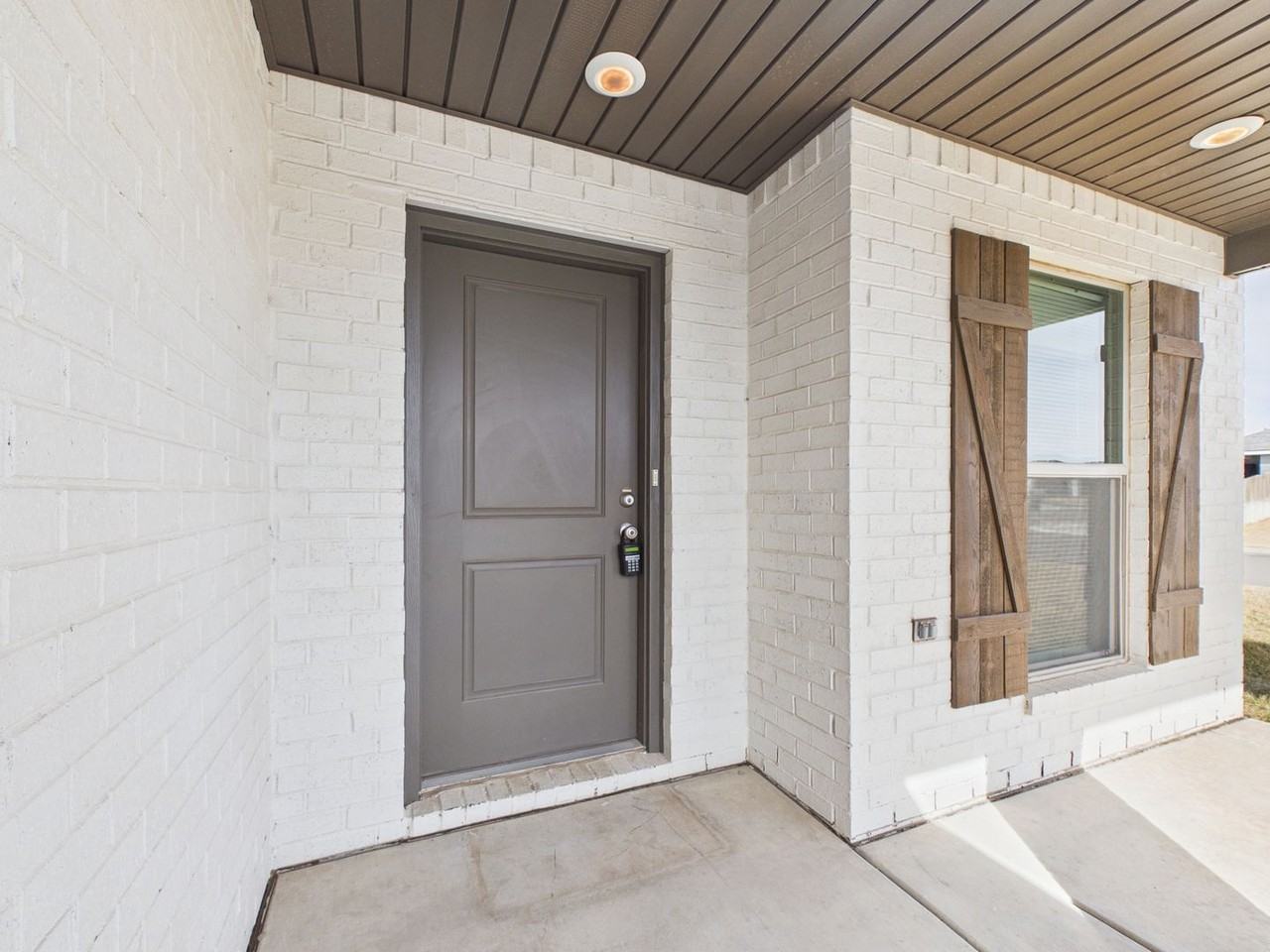 6900 Athens St - Photo 4 of 45