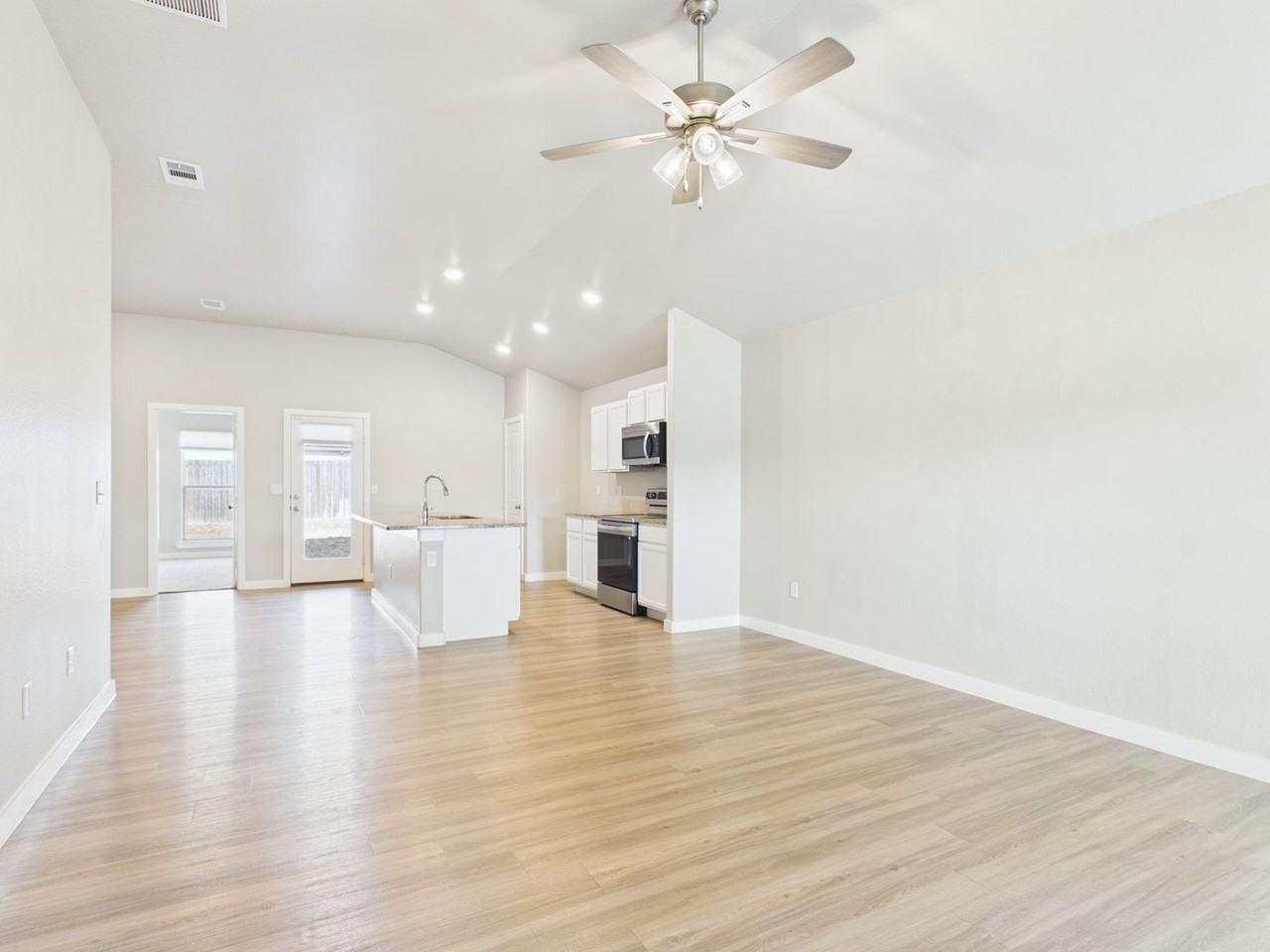 6900 Athens St - Photo 5 of 45