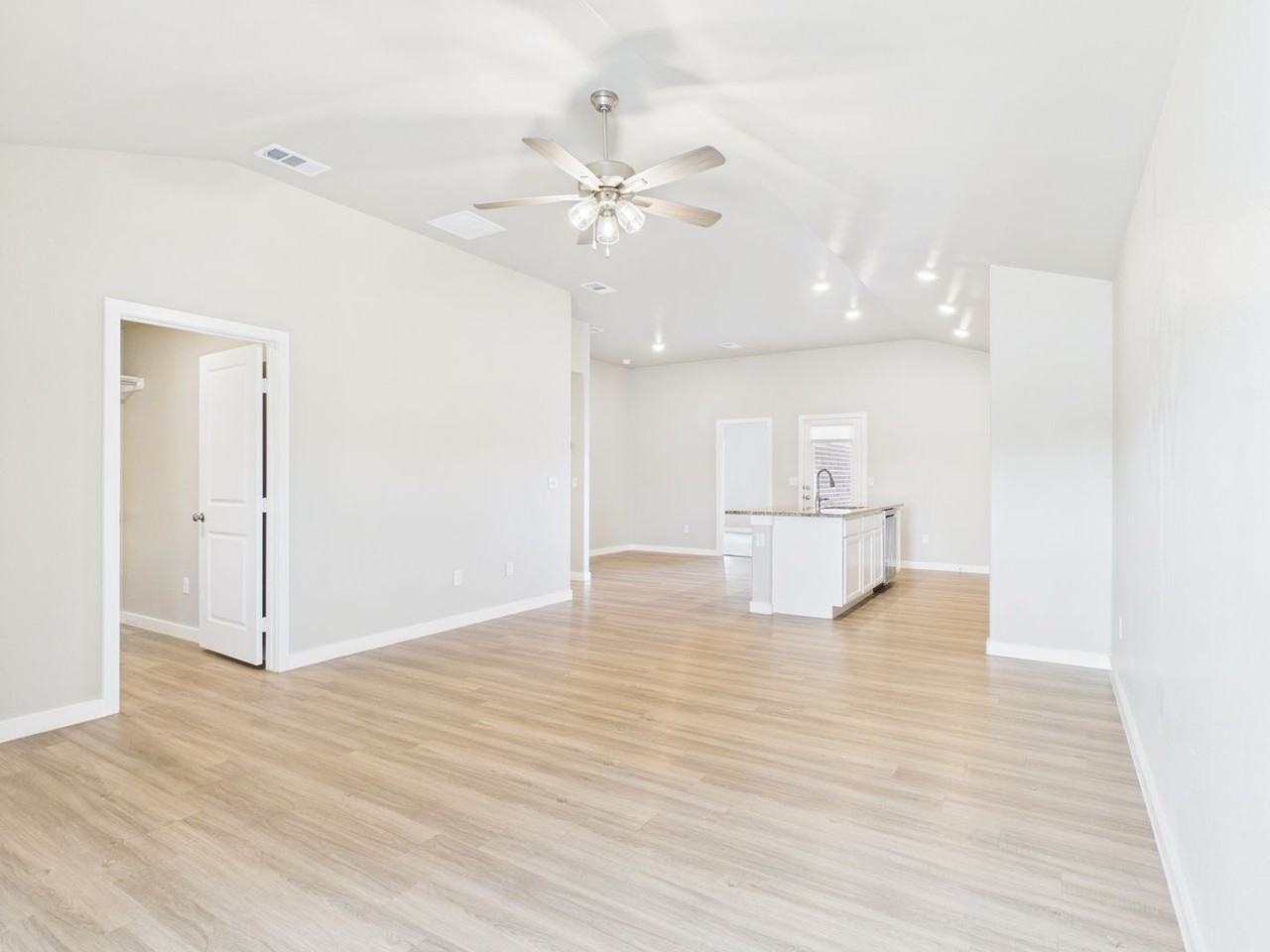 6900 Athens St - Photo 7 of 45