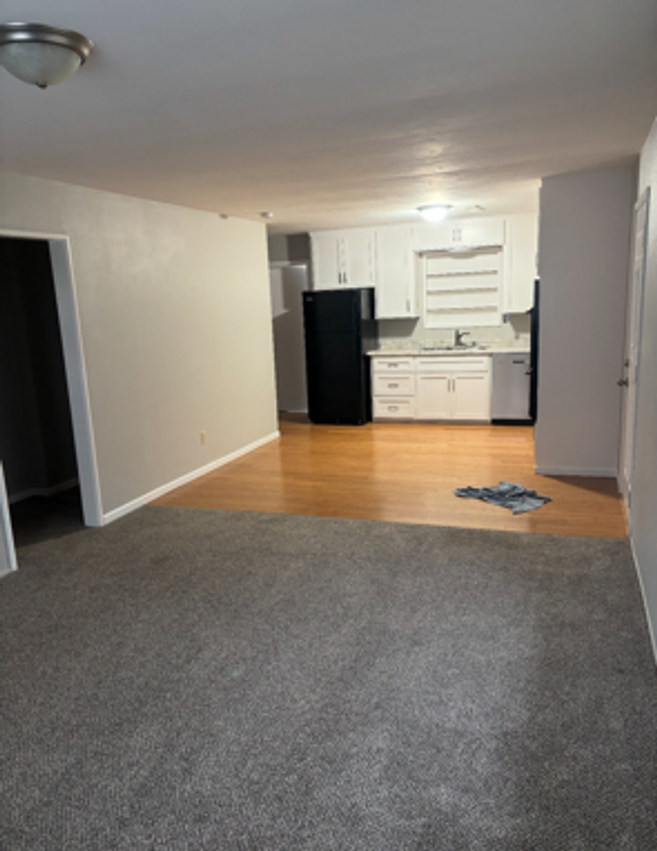 1759 Hooker Oak Ave - Photo 4 of 12