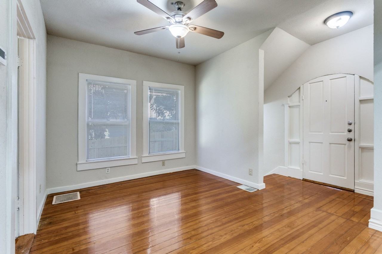 130 E Craig Pl - Photo 4 of 16