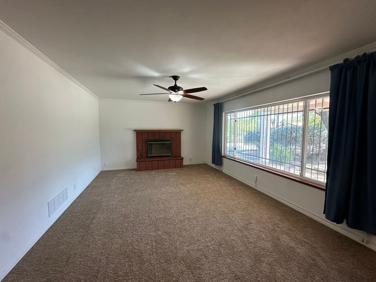 2233 E Seneca St - Photo 3 of 20