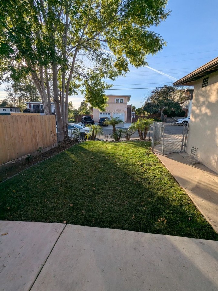 6051 Horton Dr - Photo 3 of 31
