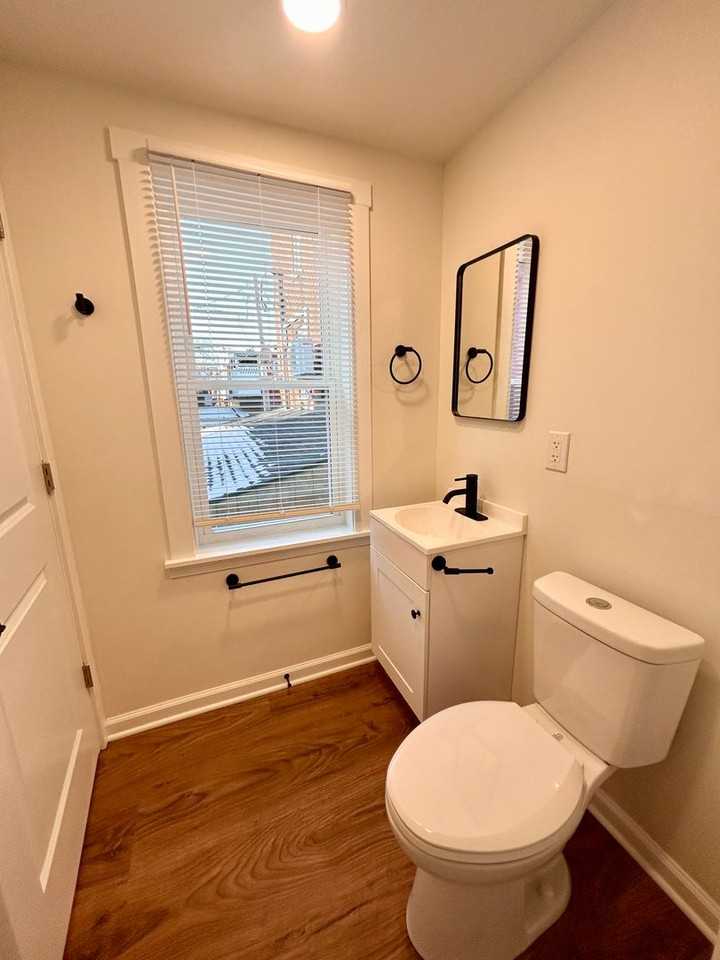 5 Locust St - Photo 4 of 8