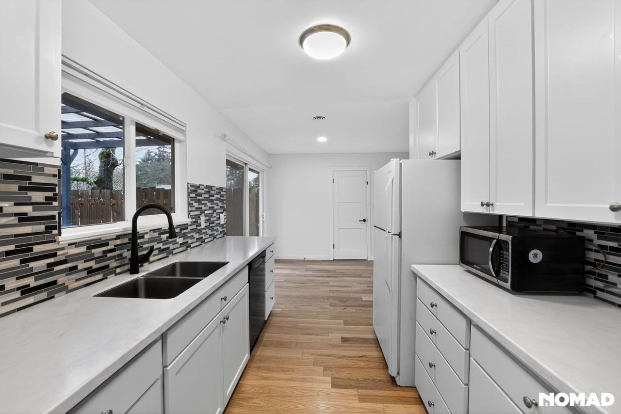 375 Sw Devon Ln - Photo 2 of 23