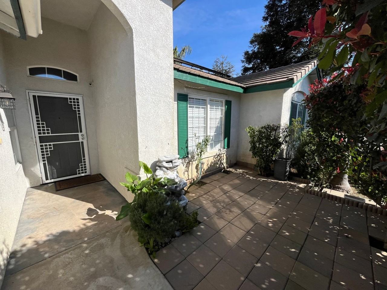 1672 W Julieann Ave - Photo 2 of 16