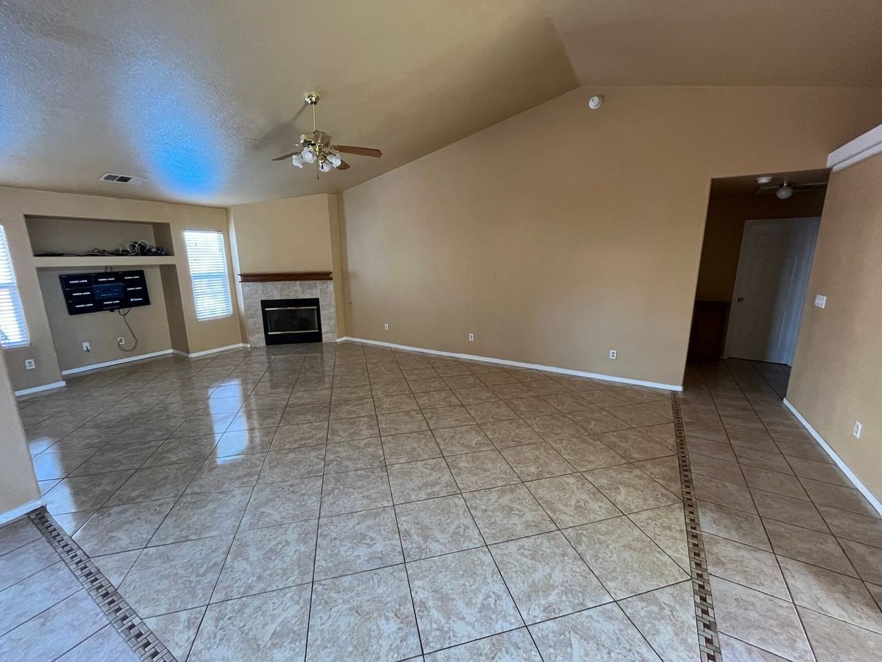 1672 W Julieann Ave - Photo 3 of 16