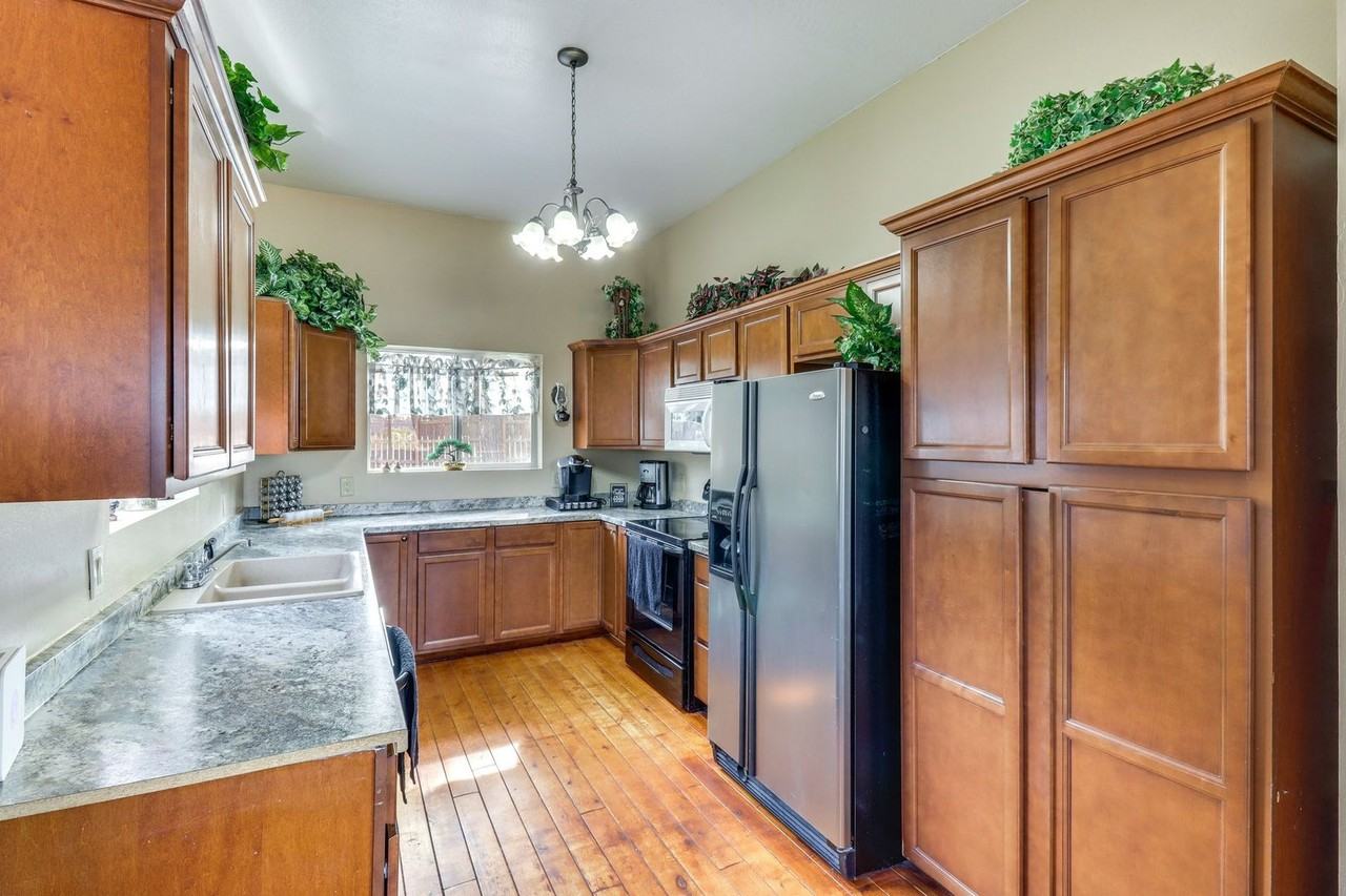 2753 Zane Grey Blvd - Photo 2 of 9