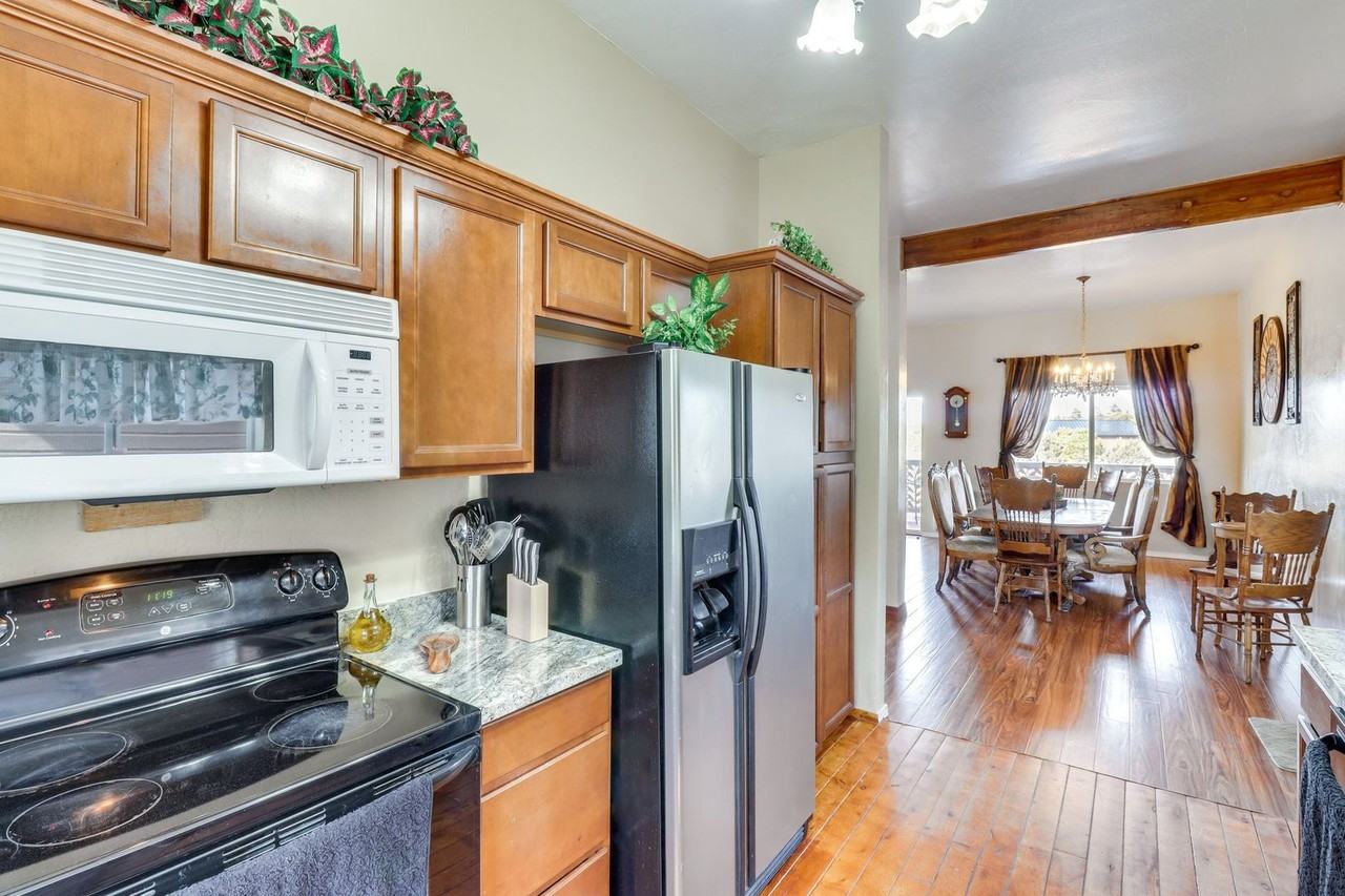 2753 Zane Grey Blvd - Photo 3 of 9