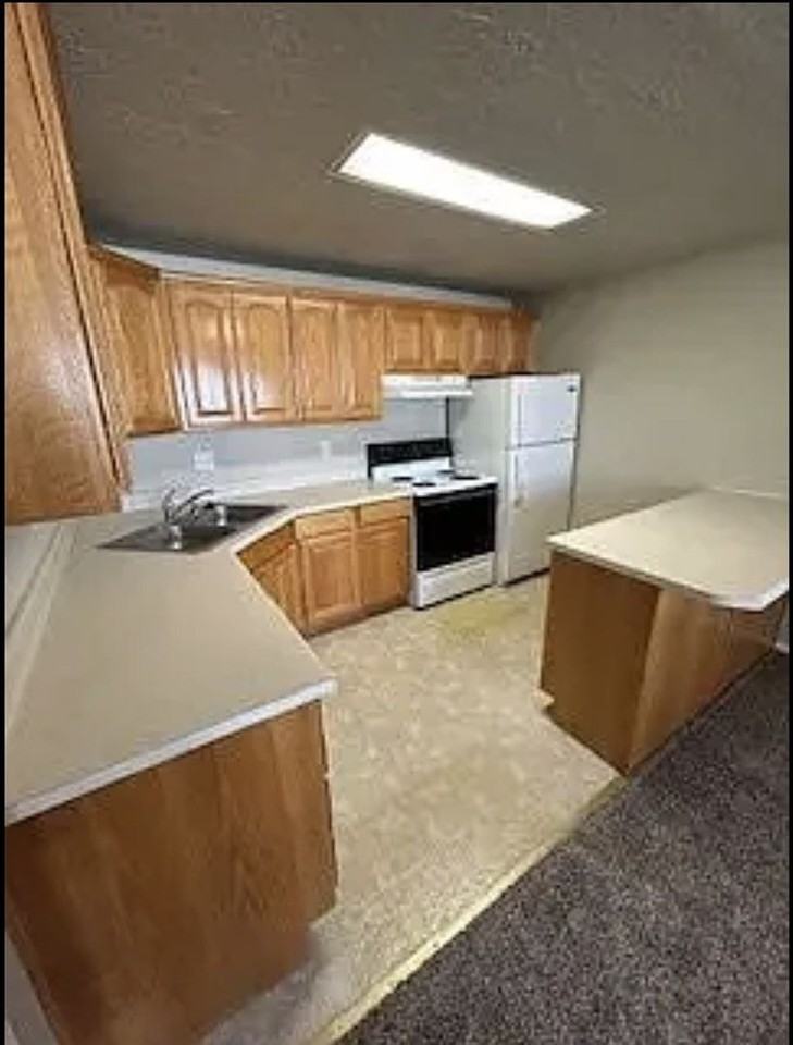 600 N 2450 E #403 - Photo 3 of 12