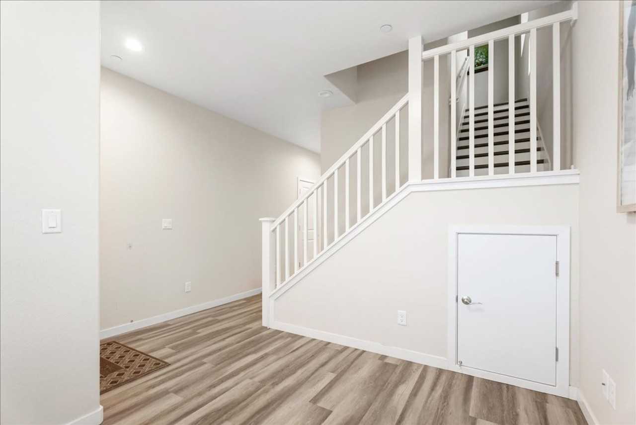 6200 Fowler Ave - Photo 4 of 35