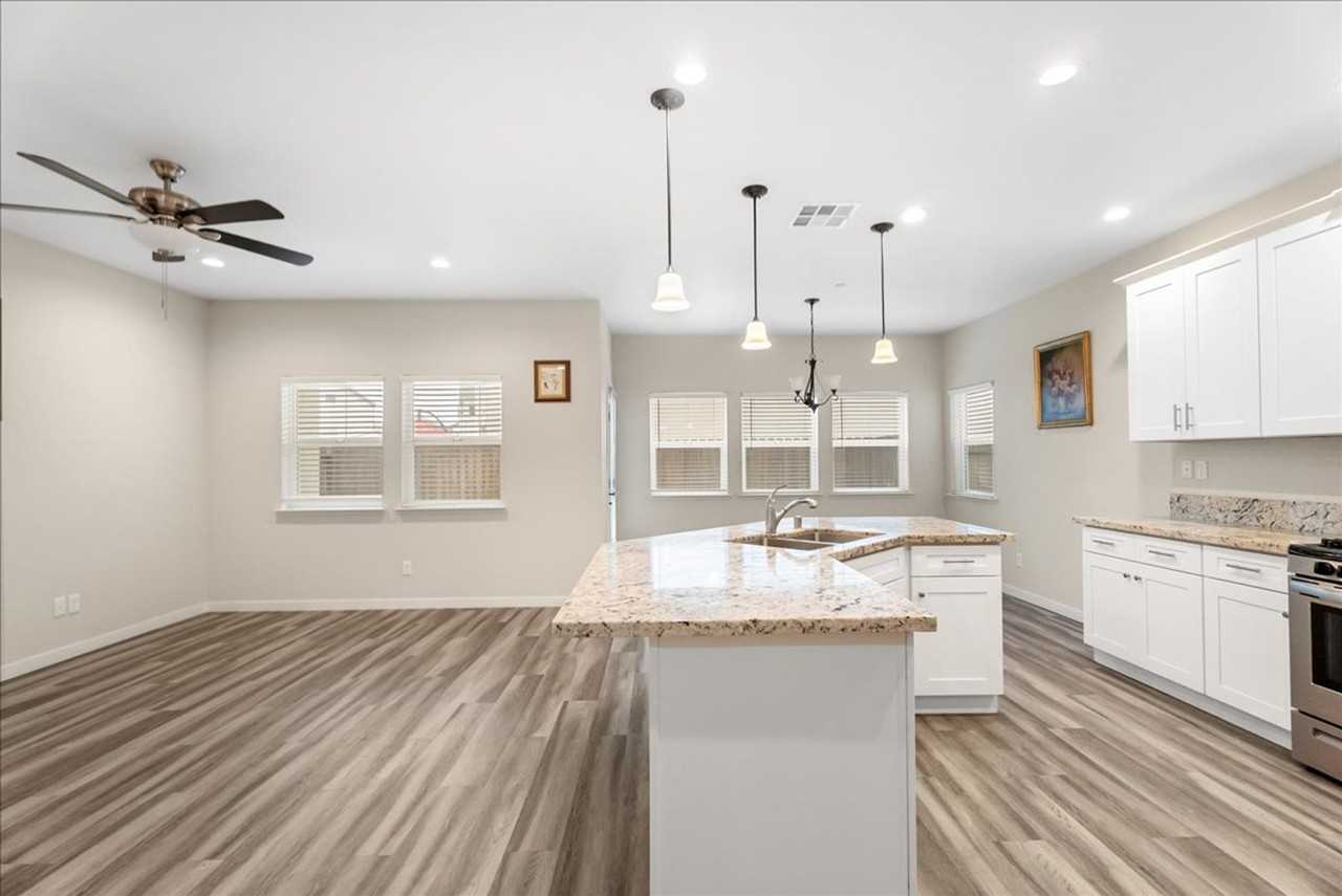 6200 Fowler Ave - Photo 6 of 35