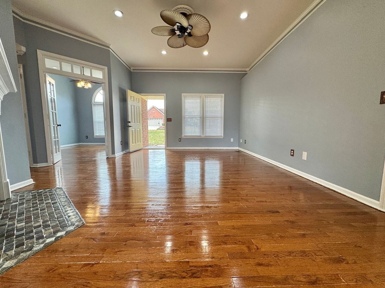 706 Kennington N - Photo 3 of 24