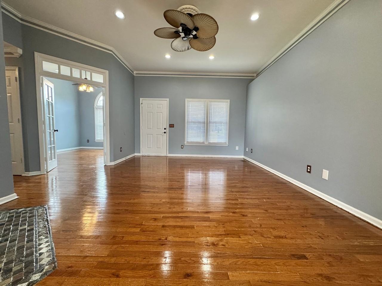 706 Kennington N - Photo 4 of 24