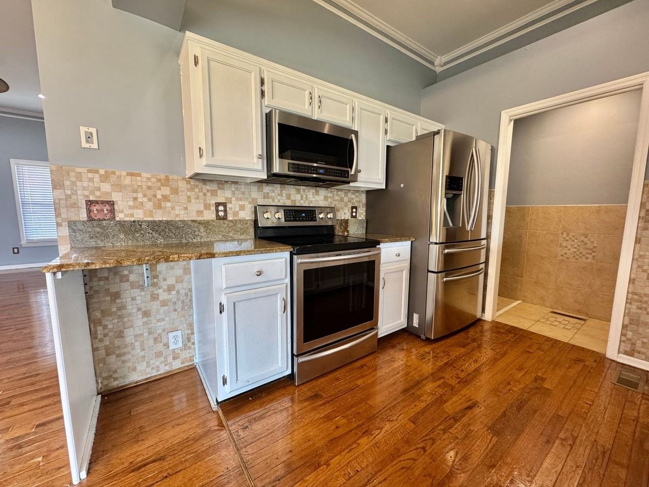 706 Kennington N - Photo 6 of 24