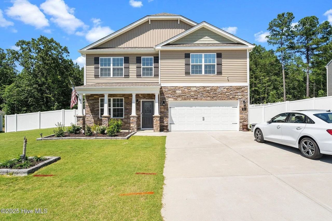 280 Robert Pl - Photo 2 of 25