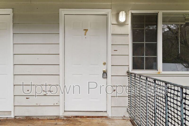 1515 Sw Custer Dr #B7 - Photo 2 of 16