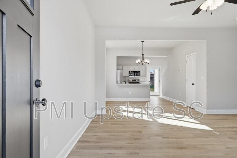 107 Virginia Ave - Photo 4 of 50