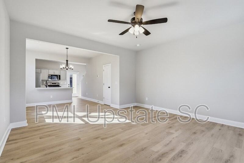 107 Virginia Ave - Photo 6 of 50