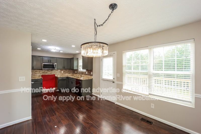 105 Aprils Way - Photo 4 of 20