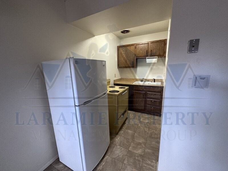 702 Downey St #17 - Photo 3 of 8