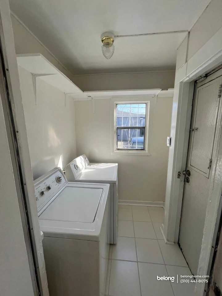 1110 W 92nd St - Photo 2 of 10