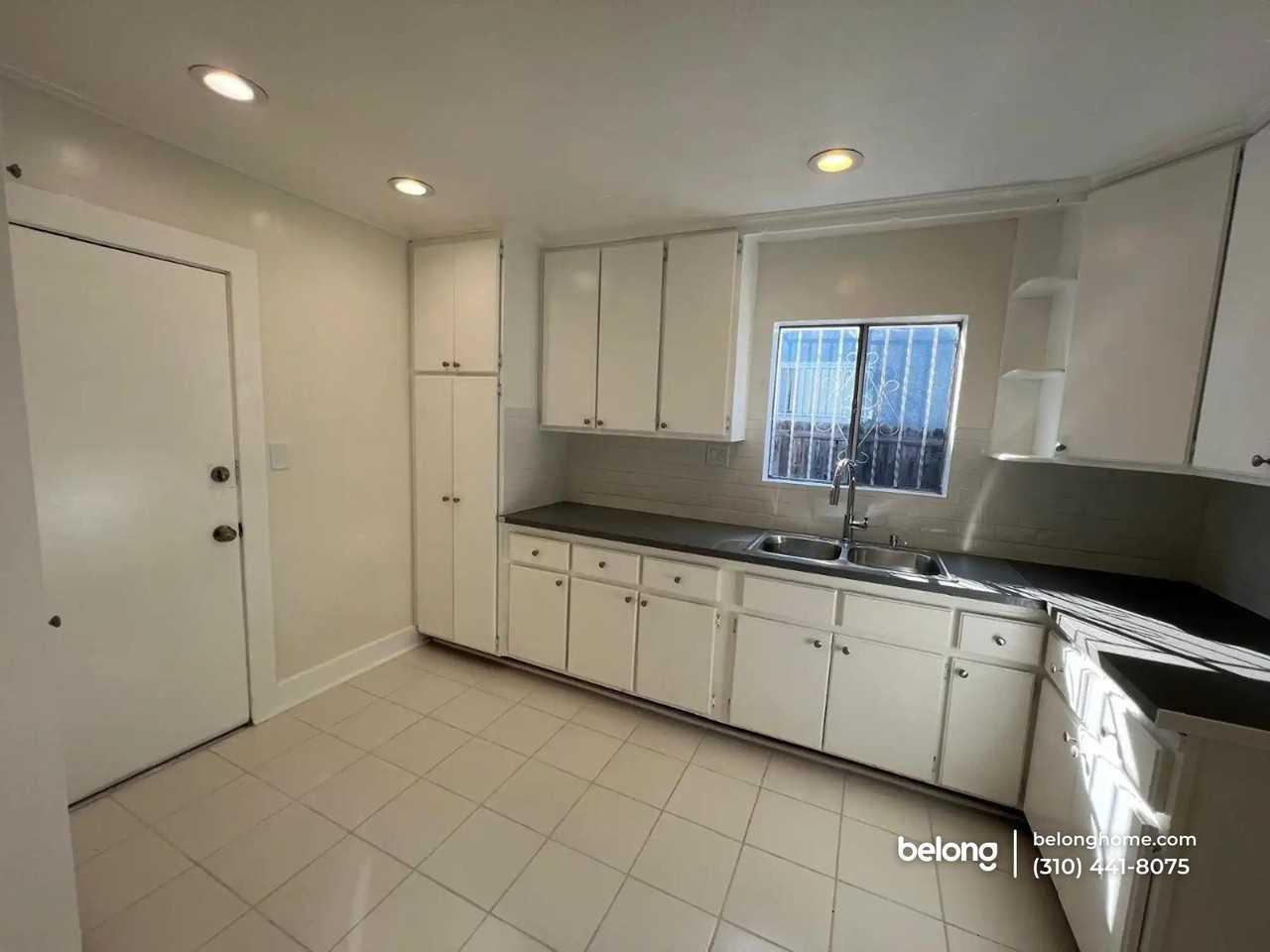 1110 W 92nd St - Photo 4 of 10