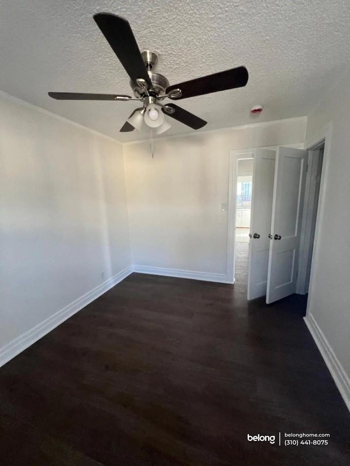 1110 W 92nd St - Photo 5 of 10