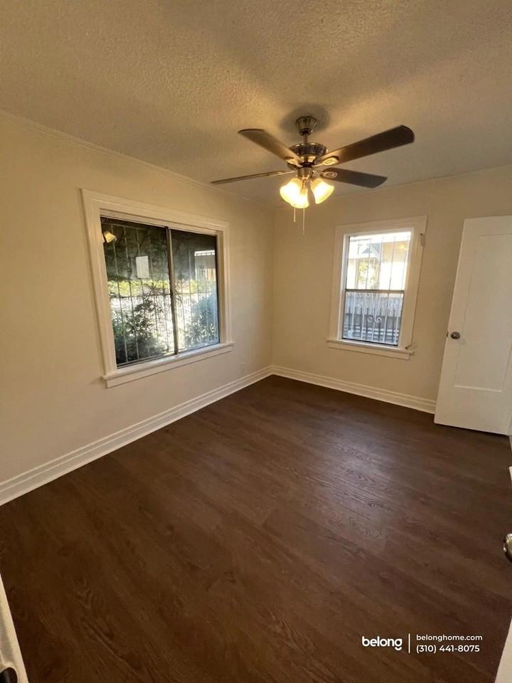 1110 W 92nd St - Photo 6 of 10