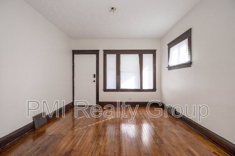 2936 E 128th St - Photo 4 of 28