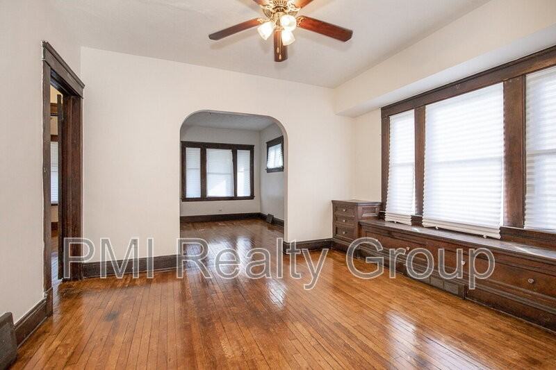 2936 E 128th St - Photo 6 of 28