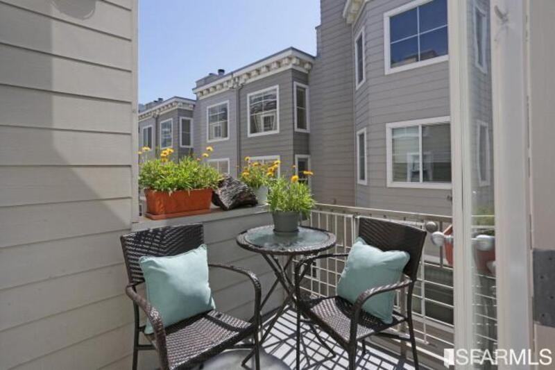 18 Jennifer Pl - Photo 4 of 15