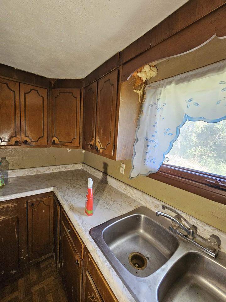 1611 Mousette Ln - Photo 4 of 9