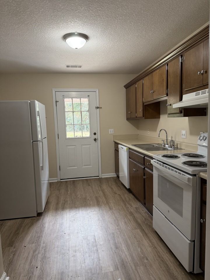 11 Bea Dot Way #B - Photo 7 of 8