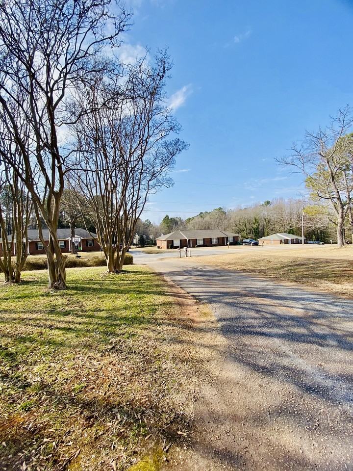 145 Bentwood Cir #147 - Photo 2 of 6