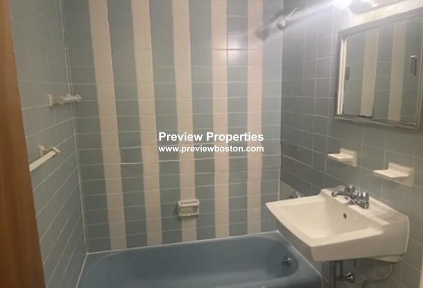 Commonwealth Ave #5P - Photo 2 of 7