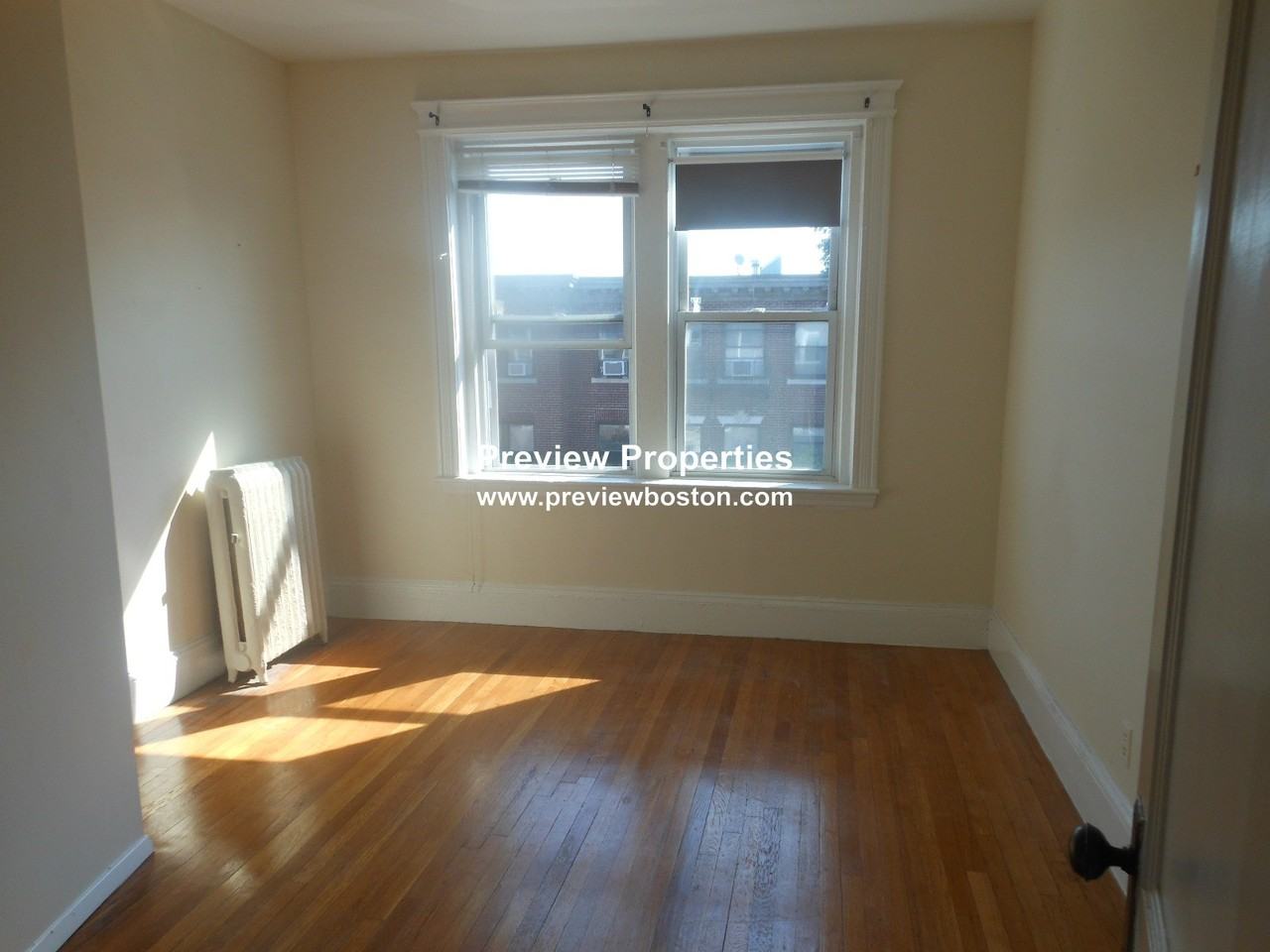 Park Vale Ave #9P - Photo 4 of 9