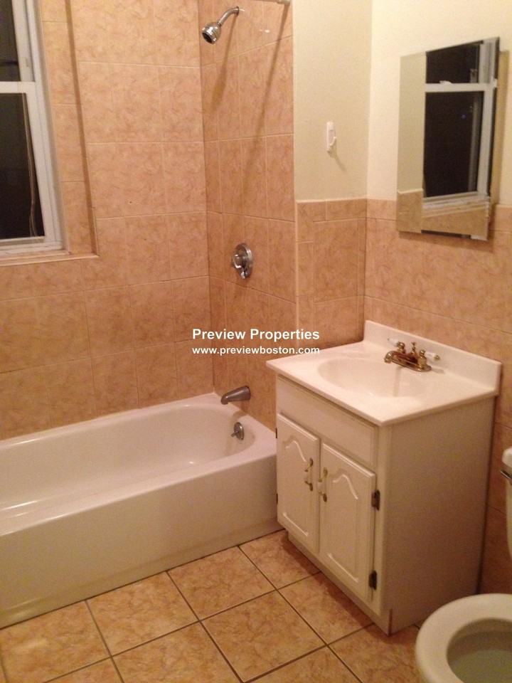 Park Vale Ave #9P - Photo 5 of 9